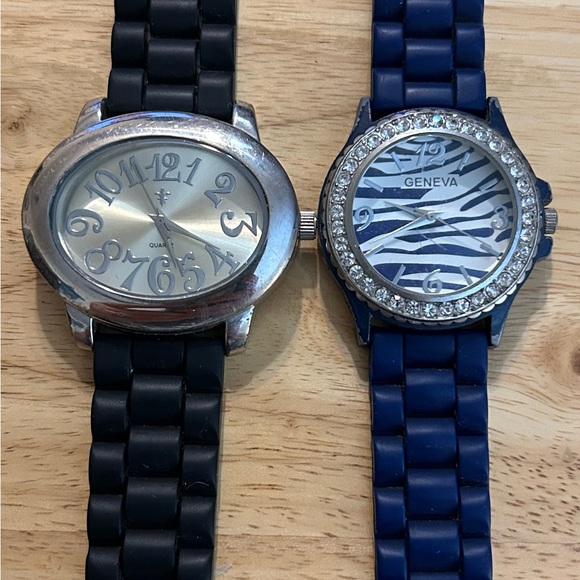 2 watches black & blue silicone bands work new batteries - Picture 2 of 2